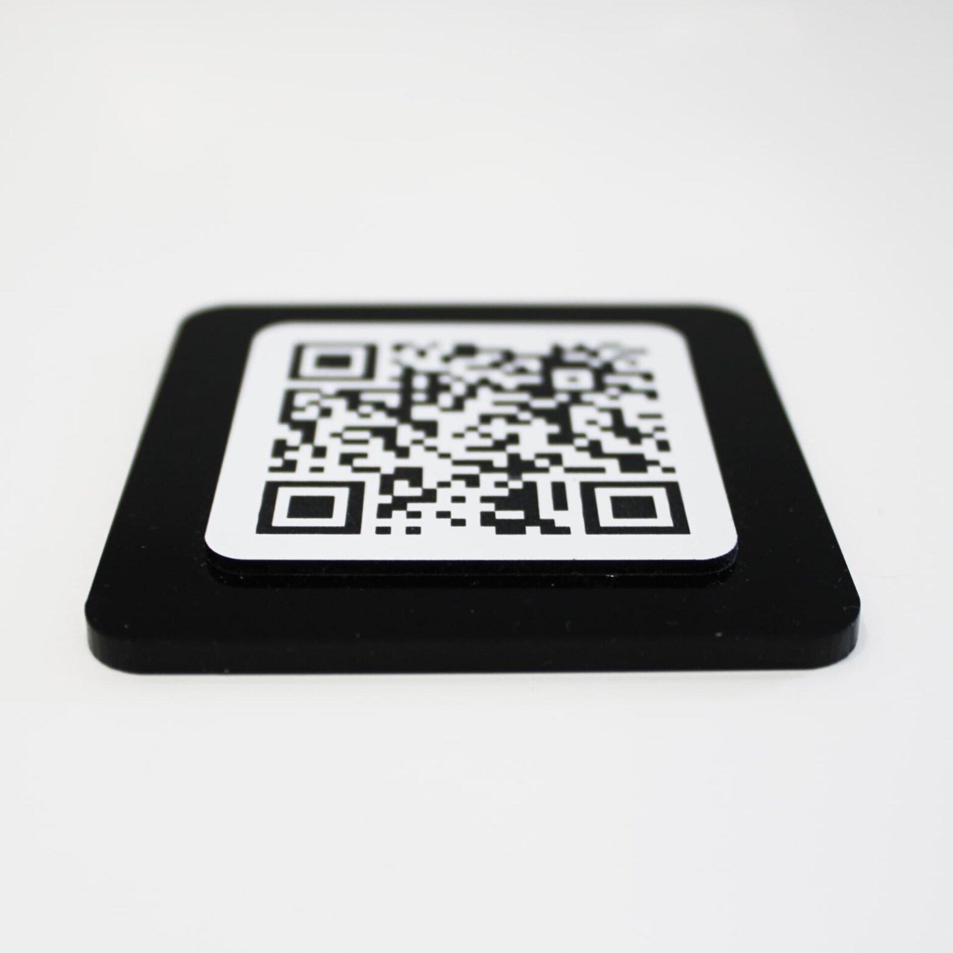 Placa QR metacrilato negro - 2