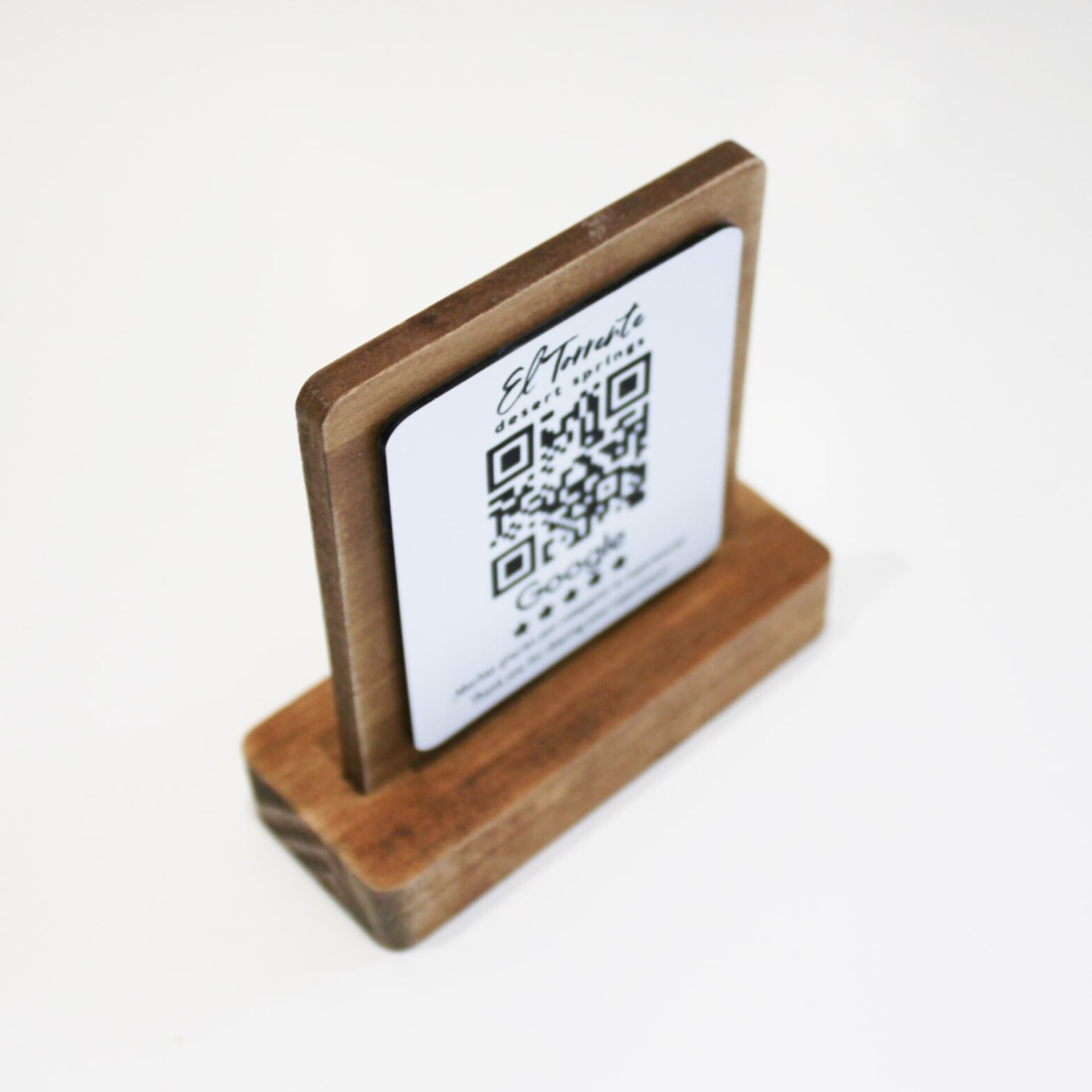 Totem QR madera + placa blanca - 3