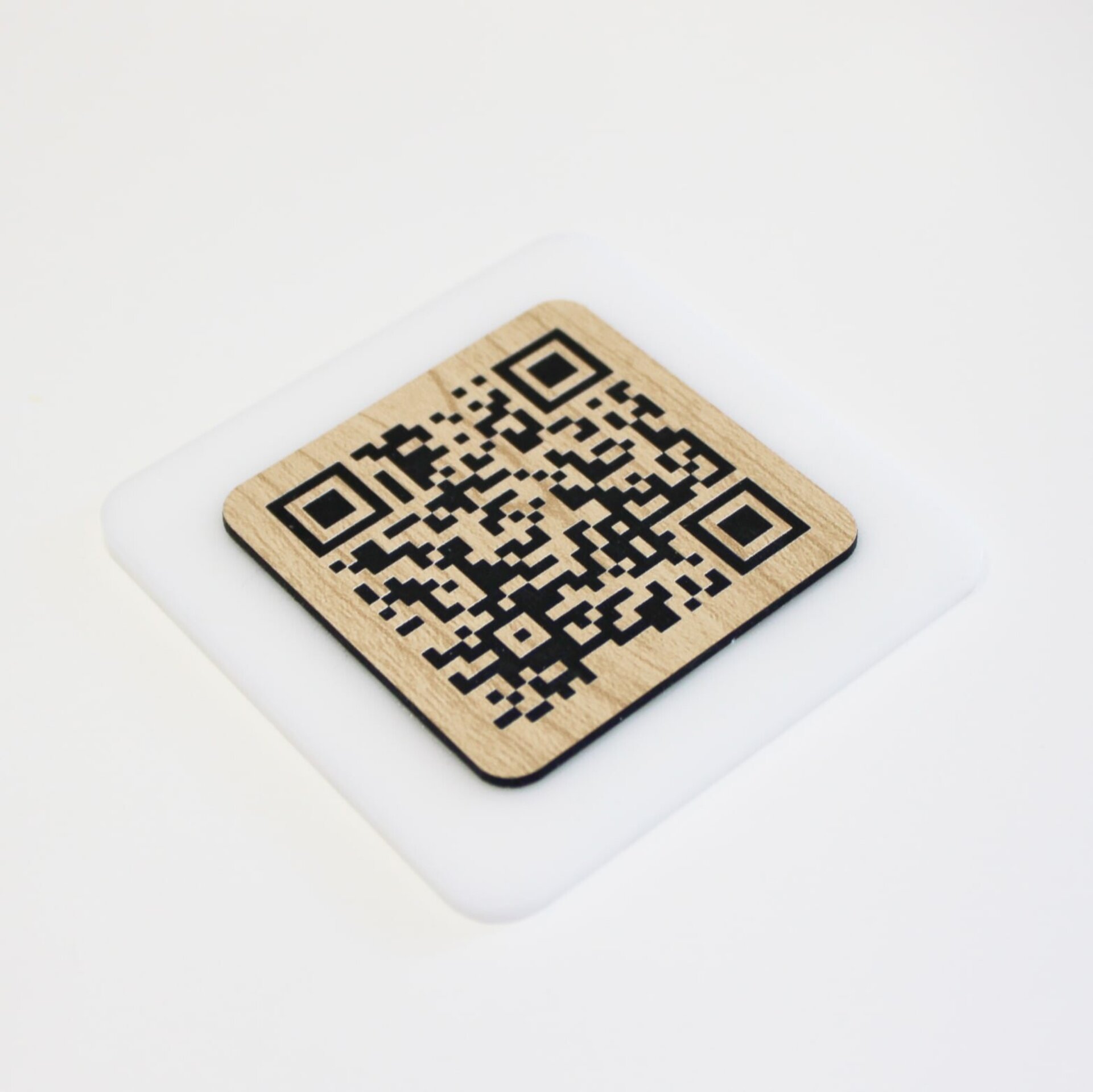 Placa QR metacrilato blanco - 5