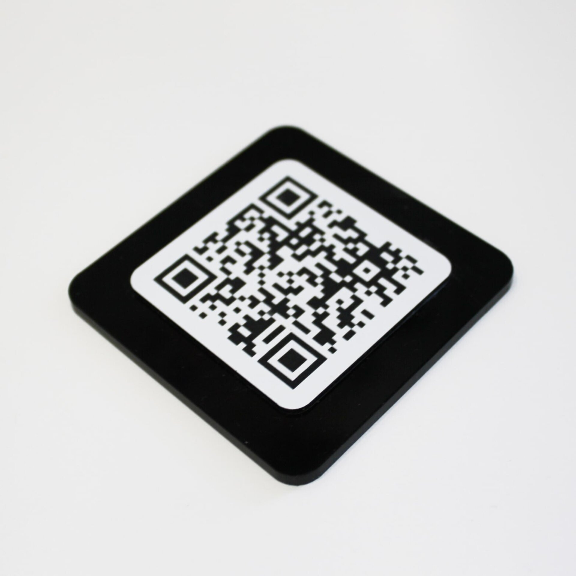 Placa QR metacrilato negro - 4